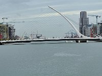 pl  DSC05307  Samuel Beckett bridge, naar een ontwerp van Santiago Calatrava.